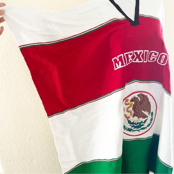 Mexico Poncho Serape Tri color - Picture 7 of 7